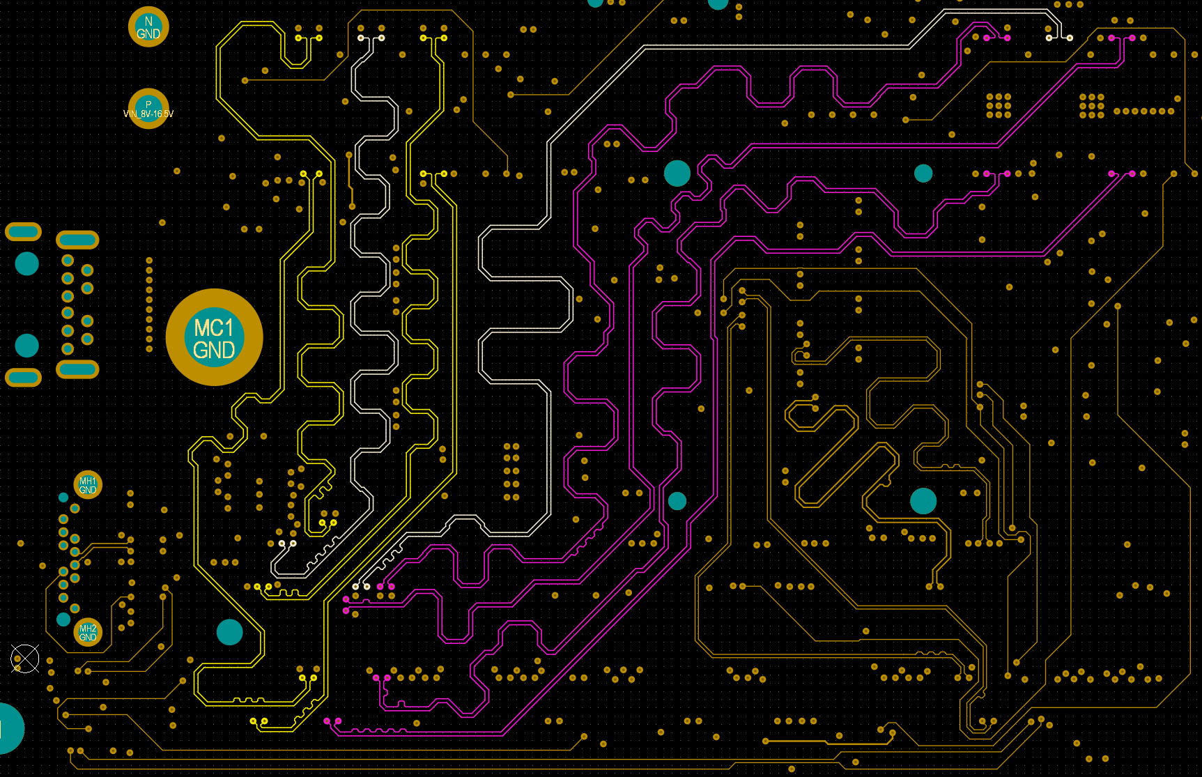 Vue de routage PCB avec des pistes électroniques, des serpentins et des vias.